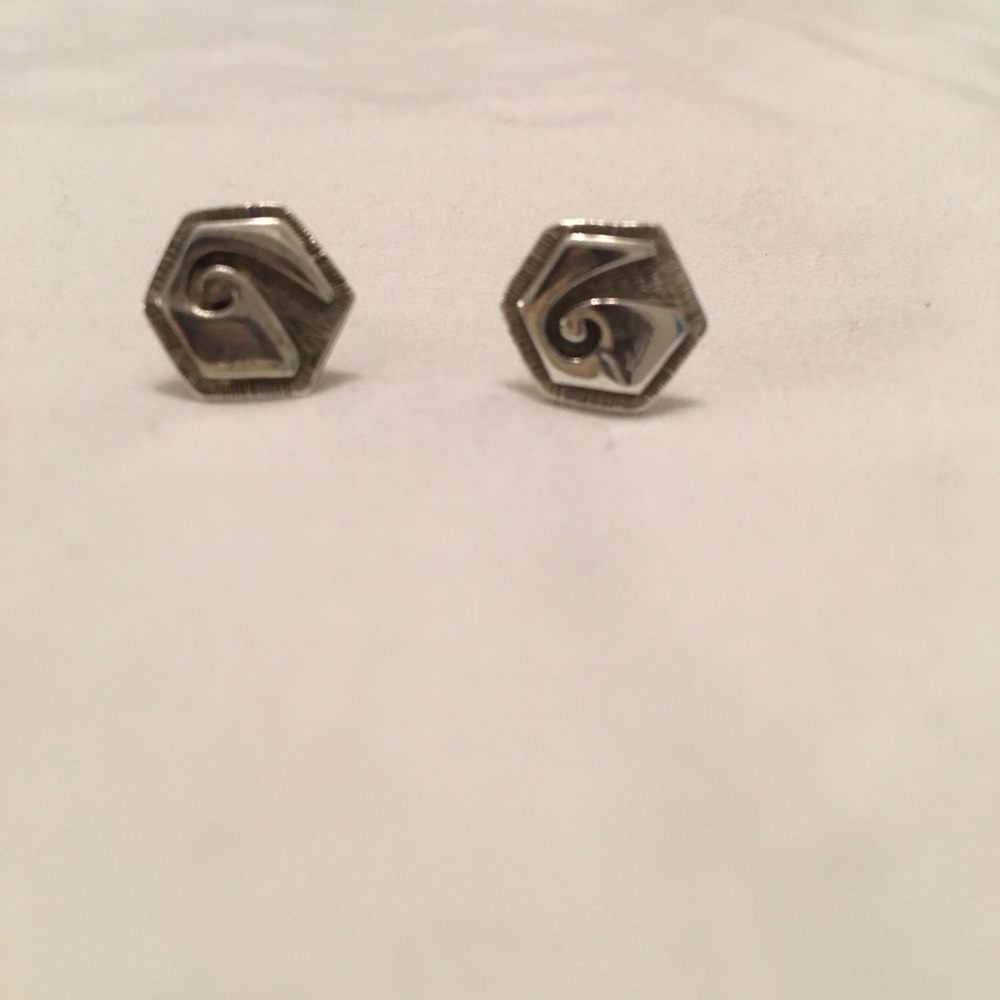 Earring - Picture 2 of 4
